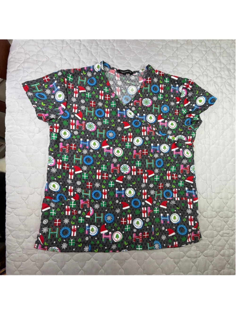 Christmas Scrub Top Women Medium Holiday Nurse Uniform Santa Gifts Snowflakes